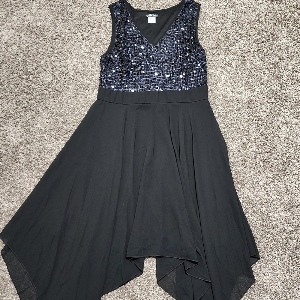 VENUS Black High-Low Cocktail Dress with V-Neck - Picture 4 of 13